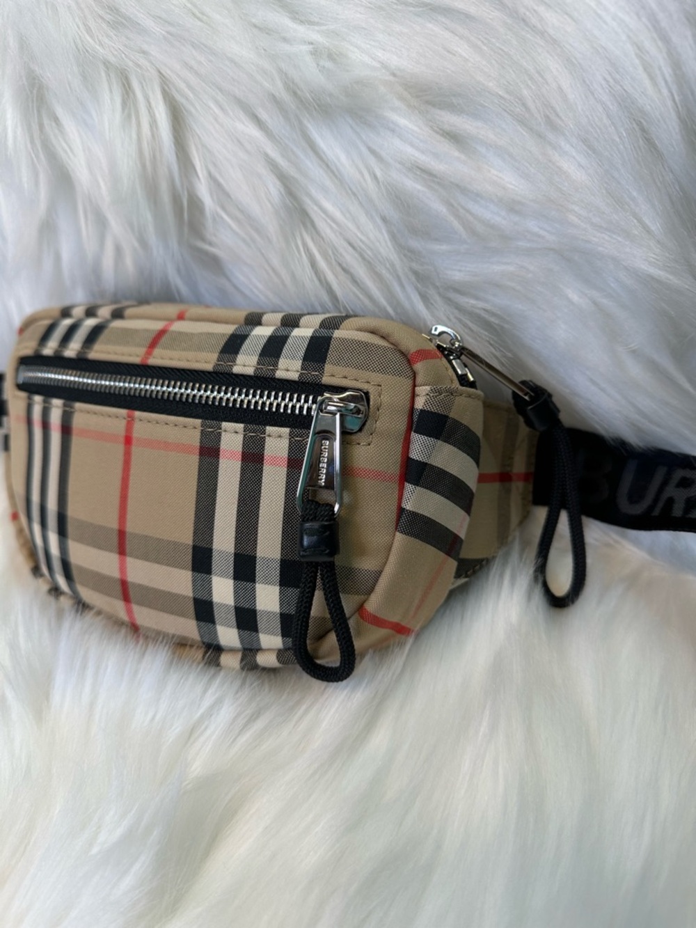 Burberry Classic Nova Check Tan and Black Belt Bag - Picture 4 of 17